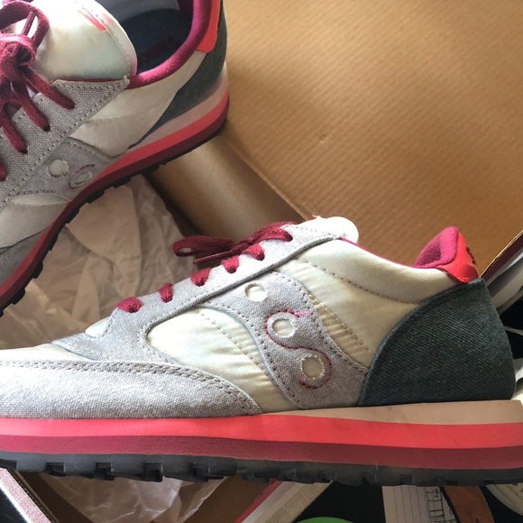 Like new in box Saucony Jazz Triple denim multi grey and burgundy sneaker 8 - Picture 4 of 9